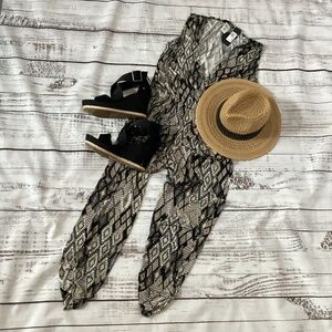 763. Ariella Sleeveless Geometric Crossover Jumpsuit NWT Size Large